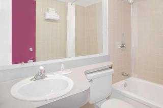 Days Inn by Wyndham Tallahassee University Center - Tallahassee - 4