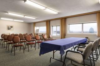 Days Inn by Wyndham Brockville - Brockville - 1