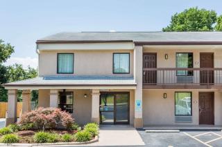 Days Inn by Wyndham Winston Salem North - Winston-Salem - 0