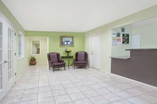 Days Inn by Wyndham Kerrville - Kerrville - 8