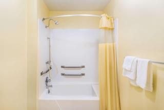Days Inn by Wyndham Statesville - Statesville - 4