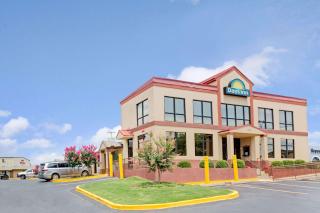 Days Inn by Wyndham Lawrenceville - Lawrenceville - 9