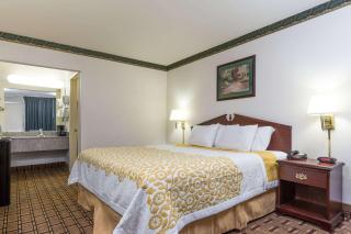 Days Inn by Wyndham Dickson - Dickson - 1