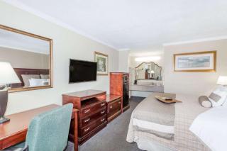 Days Inn by Wyndham Destin - 2