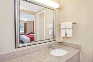 Days Inn by Wyndham Canton - Canton - 6