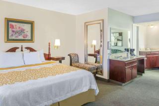 Days Inn by Wyndham Camarillo - Ventura - Camarillo - 1
