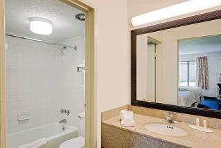 Days Inn by Wyndham Easton - Easton - 3