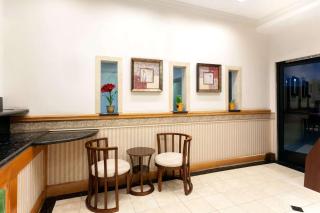 Days Inn by Wyndham Alhambra CA - 8