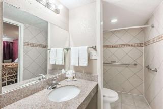 Days Inn by Wyndham San Antonio Splashtown/ATT Center - 1