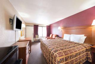 Days Inn by Wyndham San Antonio Splashtown/ATT Center - San Antonio - 4