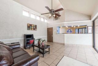Days Inn by Wyndham San Antonio Splashtown/ATT Center - San Antonio - 8