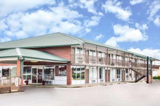 Days Inn by Wyndham Newport - 9