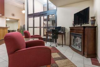 Days Inn by Wyndham Gillette - 8