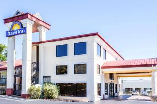 Days Inn by Wyndham Dalton - 7