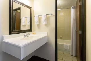 Days Inn by Wyndham Fort Collins - Fort Collins - 5