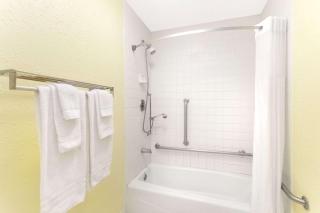 Days Inn by Wyndham Savannah Airport - Savannah - 7