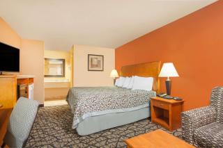 Days Inn by Wyndham Centerville - 2