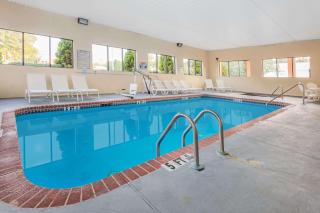 Days Inn & Suites by Wyndham Peachtree Corners Norcross - Norcross - 7