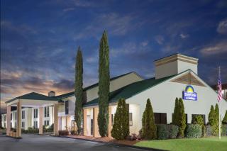 Days Inn & Suites by Wyndham Peachtree Corners Norcross - 9