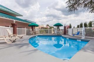 Days Inn by Wyndham Jackson - Jackson - 1