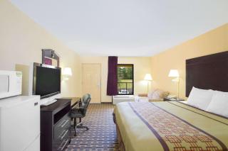 Days Inn by Wyndham Andalusia - 1