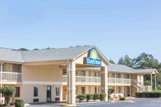 Days Inn by Wyndham Royston - Royston - 0