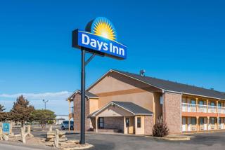 Days Inn by Wyndham Russell - Russell - 0