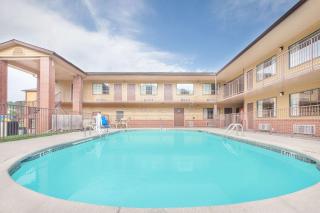 Days Inn by Wyndham Fayetteville - Fayetteville - 9