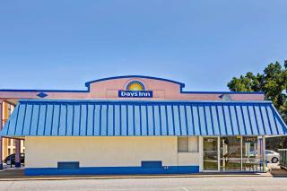 Days Inn by Wyndham Elizabeth City - Elizabeth City - 8