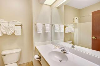 Days Inn & Suites by Wyndham Louisville SW - Louisville - 6
