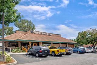 Days Inn by Wyndham Woodland - 1