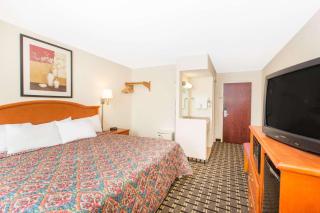 Days Inn by Wyndham Effingham - Effingham - 3