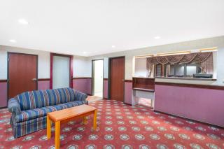 Days Inn by Wyndham Effingham - Effingham - 9