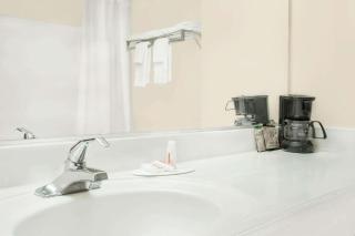 Days Inn by Wyndham Lincoln - Lincoln - 7