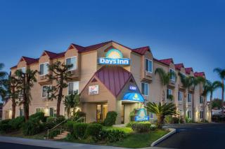 Days Inn by Wyndham Carlsbad - Carlsbad - 8