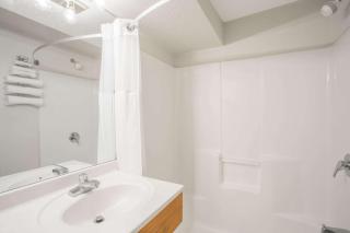 Days Inn by Wyndham Custer - 7