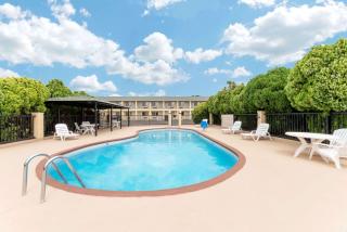 Days Inn by Wyndham Snyder - Snyder - 8
