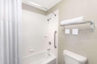 Days Inn by Wyndham Snyder - Snyder - 6