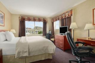 Days Inn by Wyndham Vancouver Airport - 2
