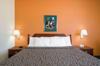 Days Inn by Wyndham Butler - 5