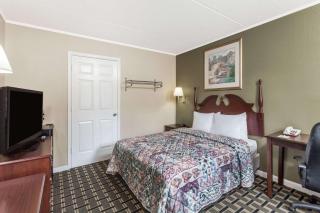 Days Inn by Wyndham Lenoir City - Lenoir City - 2
