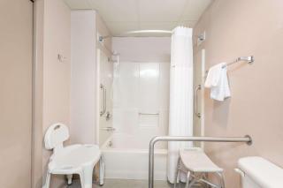 Days Inn by Wyndham Bedford - Bedford - 2