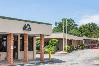 Days Inn by Wyndham Bedford - Bedford - 0
