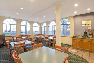 Days Inn by Wyndham Laramie - 1