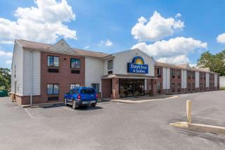 Days Inn & Suites by Wyndham Cambridge - Cambridge - 0