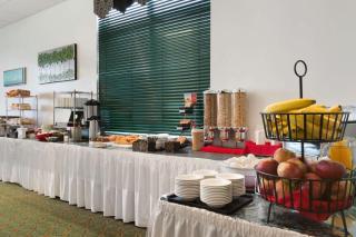 Days Inn by Wyndham Oromocto Conference Centre - 6