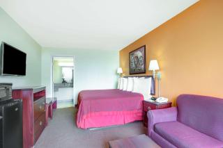 Days Inn by Wyndham Okemah - 6