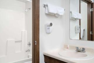 Days Inn by Wyndham St Cloud - Saint Cloud - 2