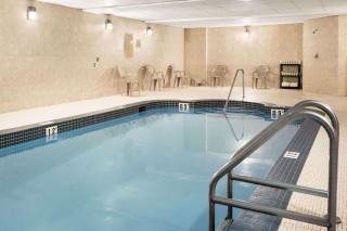 Days Inn & Suites by Wyndham Cochrane - 5