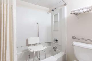 Days Inn by Wyndham Midland - Midland - 7